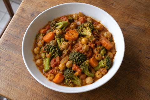Chickpea and broccoli curry